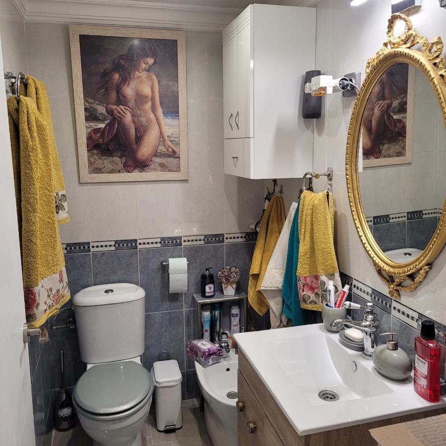 Shared Accommodation A Room With A View Of The Garden Seville Ngoại thất bức ảnh